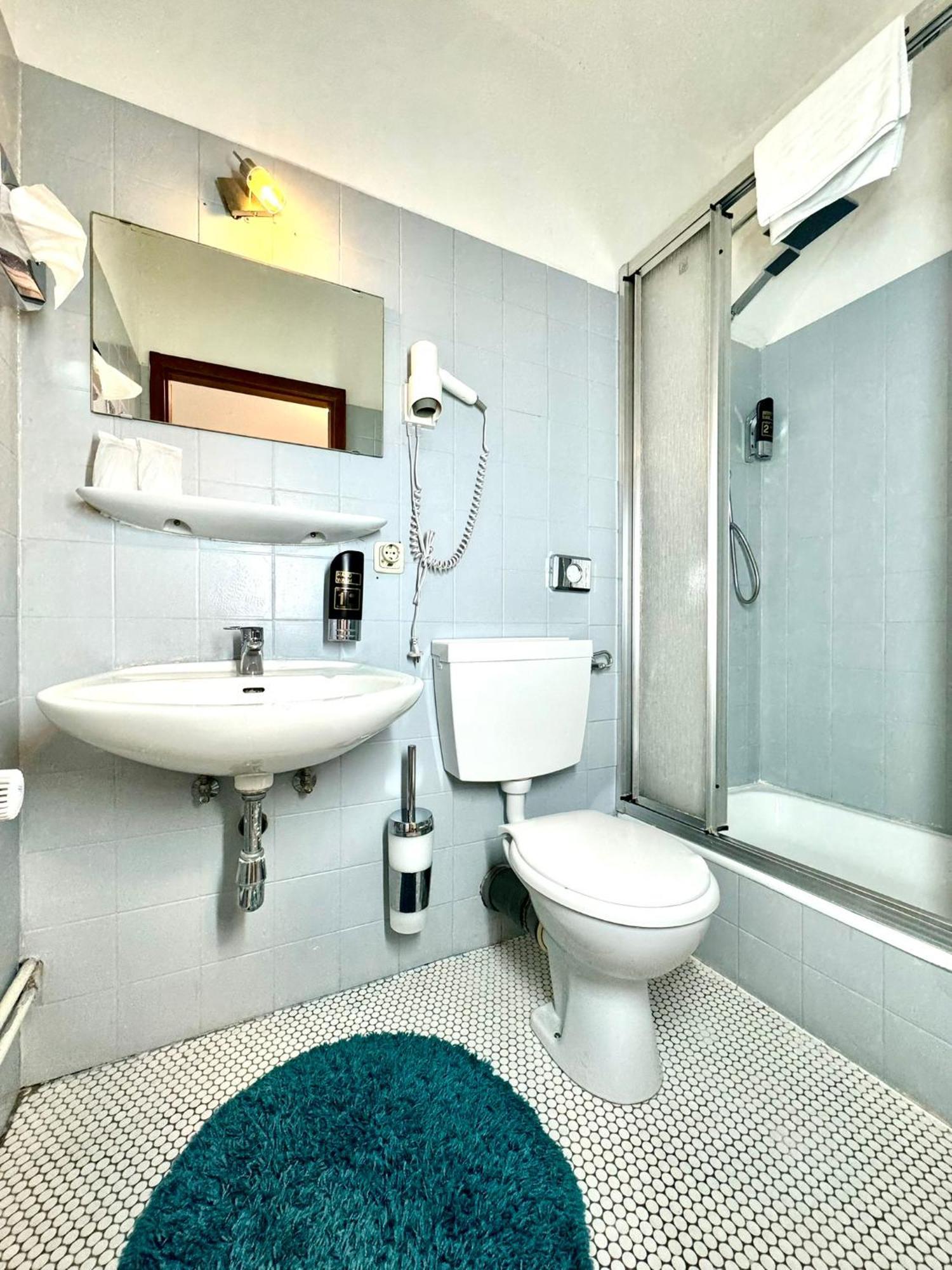 Hotel Zum Ruecking Northeim Exterior foto